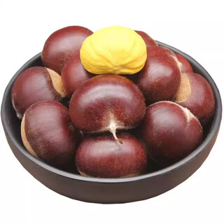 Xianhehuiyou dandong shelled raw chestnuts, the whole box is about 5.5-4.7jin jin is equal to 0.5kg / net content 2000g