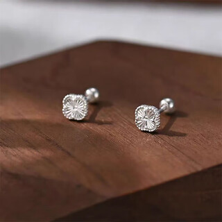 European painted four-leaf clover earrings sterling silver earrings 999 pierced ears for sleeping without removing earrings women's ear bone nails silver jewelry birthday gift sterling silver four-leaf clover earrings two pack