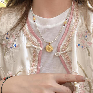 Lady's handmade pearl necklace, beeswax universal, yellow god of wealth pendant, high-end clavicle chain, yellow god of wealth chain