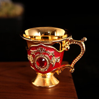 Meng yier's new european-style retro white wine cup creative metal crafts home decoration tea cup small wine cup small shell wine cup gold and red