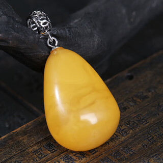 Wanjun collects fine natural beeswax chicken fat yellow water drop heart-shaped pendant safe and sound beeswax necklace pendant