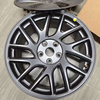 Tesla replaces 3 new 18-inch wheels with four new original ones