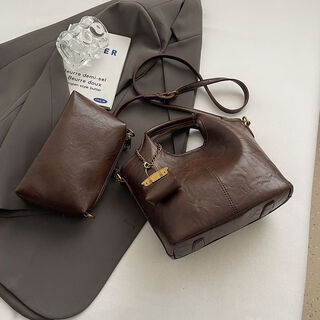 There are small bags maillard soft mother-in-law bucket bag crossbody bag 2024 new trendy fashion versatile small bag coffee color free small bag pendant