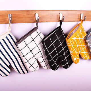 Jingdie thickened microwave oven gloves with high temperature resistance and heat insulation for kitchen household heat-proof oven oven baking special protection 1 piece (random color)