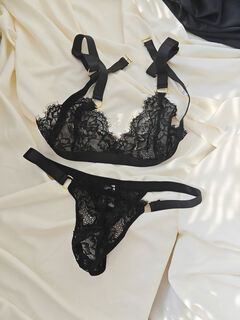 Japanese men's lace temptation underwear sexy cross-dressing cd set breathable thong ts bra men's and women's bra black suit 110-145jin jin equals 0.5 kg one size