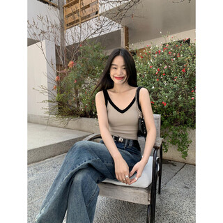 V-neck camisole with breast pads for women, summer design, contrasting color, slim fit, niche sleeveless knitted top, oatmeal black, ready stock m