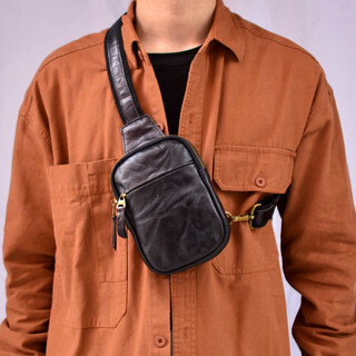 Retro leather chest bag with unique pleated design mini mobile phone bag crossbody first layer cowhide adjustable shoulder strap lightweight black