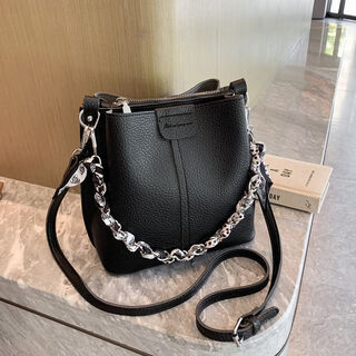 High-end super hot commuter portable bucket bag women's 2025 new versatile one-shoulder simple crossbody bag two-in-one black