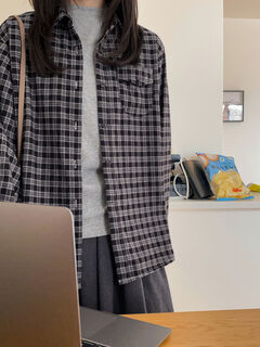 Xiaohongshu's popular limited-time 95 tortured wooly plaid shirt for women autumn and winter long-sleeved tops black ready stock m m