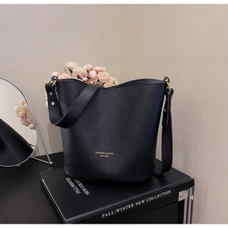 Hong kong's popular bags this year, bucket bag for women, 2025 new style shoulder bag, retro, black + renewed after half a year