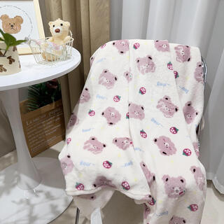 Fantasy ins style rice rabbit autumn and winter small blanket flannel card children's air conditioning blanket bed sheet stroller nap blanket strawberry bear 140 cm x 160 cm (single blanket)