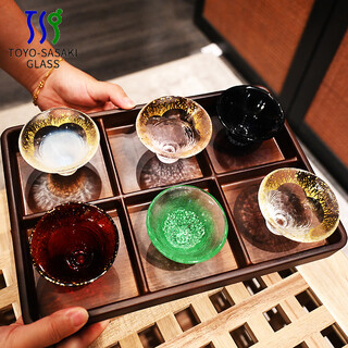 Toyo-sasaki glass japan toyo sasaki color handmade gold foil cup japanese sake cup cold wine soju cup tea cup tea cup japanese imported sake cup 6 cups + 6 grid solid wood holder boutique