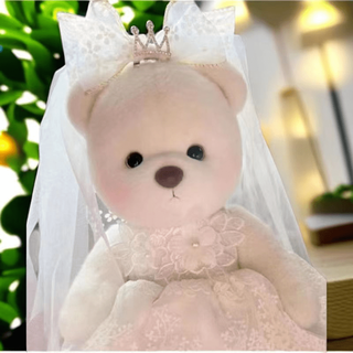 Shantou lincun genuine plush toy doll as a birthday and valentine's day gift for your girlfriend and best friend. milky white bear 30cm + crown wedding dress set. 30cm bear. ordinary packaging.