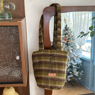 Woolen bucket shoulder underarm bag women's autumn and winter new retro large capacity commuting tote bag yellow green brown