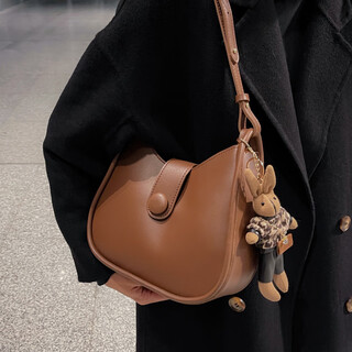 This year's popular small bags 2025 new women's texture crossbody bag versatile single shoulder underarm bucket bag coffee color + pendant