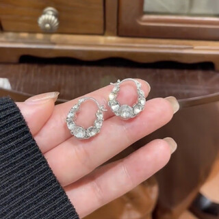 Korean version of super flashy 2025 spring trendy personalized diamond hoop earrings, light luxury, high-end, fashionable and versatile earrings for women, light luxury flashing diamond hoop earrings (gift box)