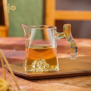 He qi sheng jin cha hai guanshan high borosilicate heat-resistant glass fair cup mountain-shaped cup bottom with green handle 360ml