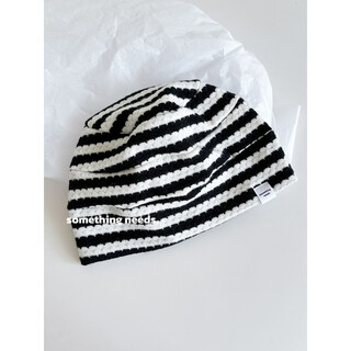 Shang xuan black and white classic striped woolen hat for women, versatile autumn and winter warm knitted hat for couples, cold hat, korean striped line