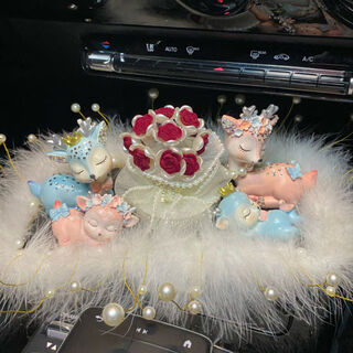 Litian automotive interior supplies decoration deer center console car perfume internet celebrity car girls decoration 15 diamonds four deer + wedding dress red rose + pearl plush middle pad