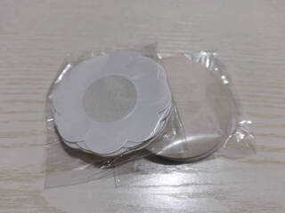 Disposable non-woven breast patch, wedding dress, anti-bump, ultra-thin, traceless invisible breathable patch for women with small breasts, anti-exposure, skin color opp bag, 10 pieces, round non-woven breast patch