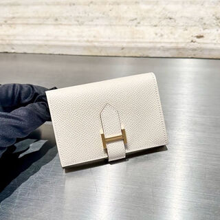 Hermes (hermes) second-hand 99 new unused hermes (hermes) bearn card holder milkshake white epsom leather w engraved accessory box