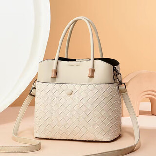 Work handbag 2025 new large-capacity woven shoulder handbag, high-end commuter versatile bucket bag, off-white, length 23, width 11, height 21