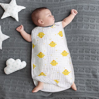 Guoguacheng baby sleeping bag spring and summer thin pure cotton gauze baby sleeveless vest newborn children sleeping anti-kicking quilt air-conditioned room six-layer antibacterial-yellow chick suitable for 20-30 degrees s size clothing length 55cm can be used within 1 year old