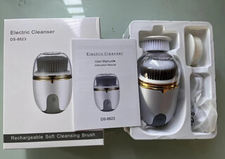 新款电动洁面仪电动充电挡水洁面美容仪器多功能洗脸刷源头厂家 白色 英文包装说明书