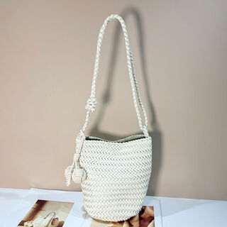 Pomelo genuine leather handwoven bucket bag for women 2025 new single shoulder underarm bag crossbody bag beach bag white small size