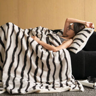 Muyu shengsheng imitation wool single-piece quilt cover丨plush blanket throw sofa nap throw blanket minimalist high-end winter bedding quilt cover blanket-saibo single-piece blanket 200x230cm weighs about 2.3kg