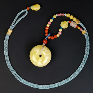 Hupai one thing, one picture, one certificate, natural beeswax pendant, safe buckle necklace, white wax, white flower wax, russian raw material, safe buckle 10.71 g 31.5*16.5 mm