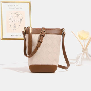 Hong kong purchasing mini bucket bag for women 2025 new style this year's popular crossbody bag versatile mobile phone bag small bag off-white attention store gift bag