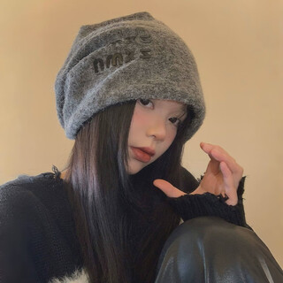 Contains wool gray pile hat for women in autumn and winter, japanese versatile face-showing small cold hat, big head protection, gray letter style, one size fits all, collect and purchase, priority delivery