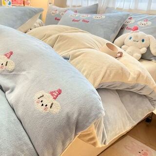 Fantasy winter baby milk velvet bed four-piece set thickened velvet bedding quilt cover sheet coral flange ms little cute dog blue and white class a high weight milk velvet softer and warmer student bed sheet three-piece set suitable for 150x200 quilt