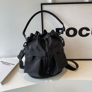 Large-capacity drawstring bucket bag for women 2024 new multi-pocket crossbody bag lightweight casual cloth bag commuter bag black