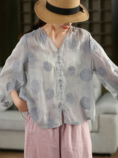 In the hot summer, bi wears a high-definition fully embroidered 100 ramie shirt. summer thin shirt, lantern sleeve top cardigan, fog blue. m m recommends 120jin. jin is equal to 0.5kg.