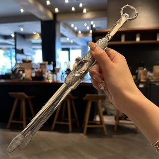 Tuojin german imported quality 18-10 food grade stainless steel barbecue clip beer bottle opener barbecue clip meal sharing clip 304 food grade clip with bottle opener 1 piece