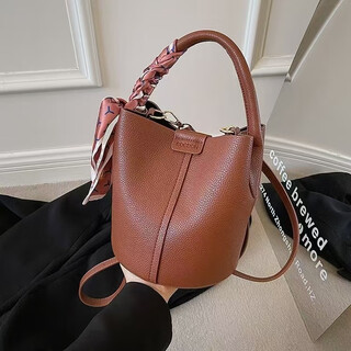 Women's cabbage basket 2025 new top layer leather commuting spring and summer high-quality hand-held crossbody bucket bag commuting essential brown