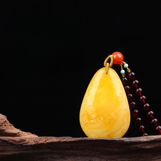 Yangyan beeswax pendant natural real amber raw stone chicken oil yellow pendant fossil women's sweater chain beeswax necklace ty1257
