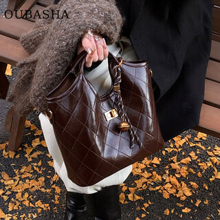 Texture light luxury niche bag women's 2025 new style super popular versatile commuter crossbody bag portable bucket bag coffee ribbon pendant main picture style
