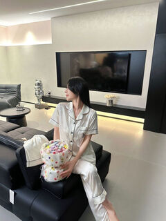 喵酱酱维多秘亚蝴蝶冰丝睡衣女缎面纯欲性感家居服短袖2024春秋 月光白短袖+短裤+长裤三件套口袋VS M M80-100斤