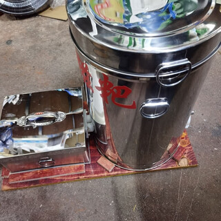 Stainless steel sealed insulated barrel hand-cranked glutinous rice cake machine glutinous rice cake machine horse rolling machine medium barrel 33 jin jin is equal to 0.5 kg glutinous rice cake machine medium barrel plus fixed wooden board