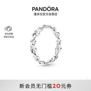 Pandora moment knot ring, a modern symbol that means elegance, fashion and simplicity, is a birthday gift for your girlfriend.