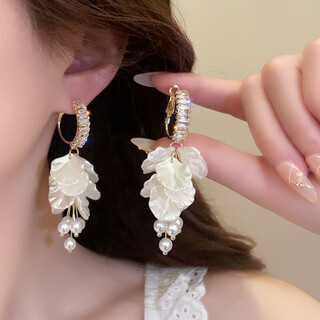 Fan shengyu holiday style pearl petal tassel earrings for women, high-end and temperament, long exaggerated earrings, ear buckles, seaside earrings, white petal pearl earrings, a pair