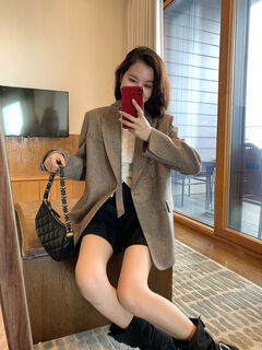 Falling in love with the fabric, the colorful quinoa wool suit is a two-wear jacket with a huge square ribbon. the second batch of quinoa color will be shipped within 13 working days. xs xs