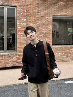 Xiaohongshu's same style black henry collar half cardigan sweater for boys 2025 new autumn loose and versatile lazy style black half cardigan sweater m m model upper body size