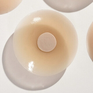 0414#two pairs of powder breast pads for summer, thin, traceless, invisible silicone breast pads for women, wedding dress straps, small breast bulge blocking, foundation and skin color, one size fits all