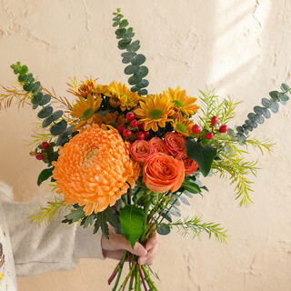 Orange warms winter. mix and match bouquets are suitable for giving to girlfriends and for personal use.