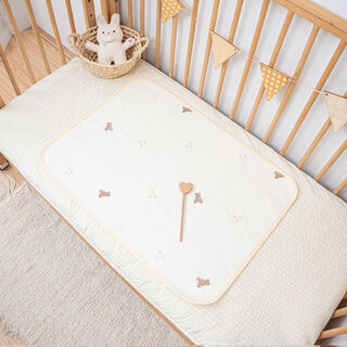 Other diaper pads for babies and children, waterproof, breathable, washable diapers, large size baby overnight sheets, aunt menstrual mattress, star bear embroidery model (class a quality 120*65