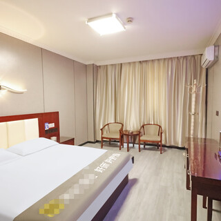 Luxurious king room 1.8m wide bed room